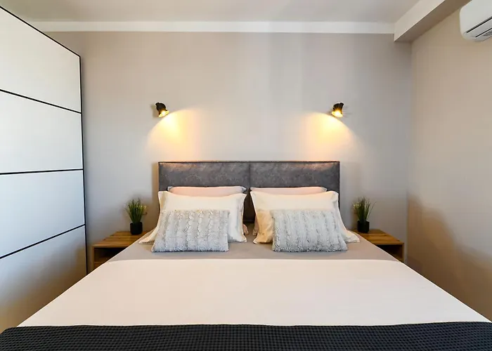 Maria&jerry Apartment Split