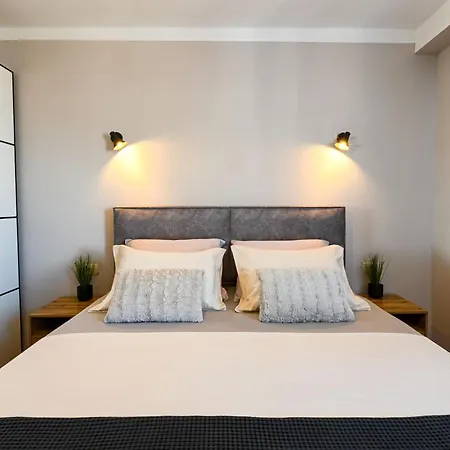 Maria&jerry Apartment Split